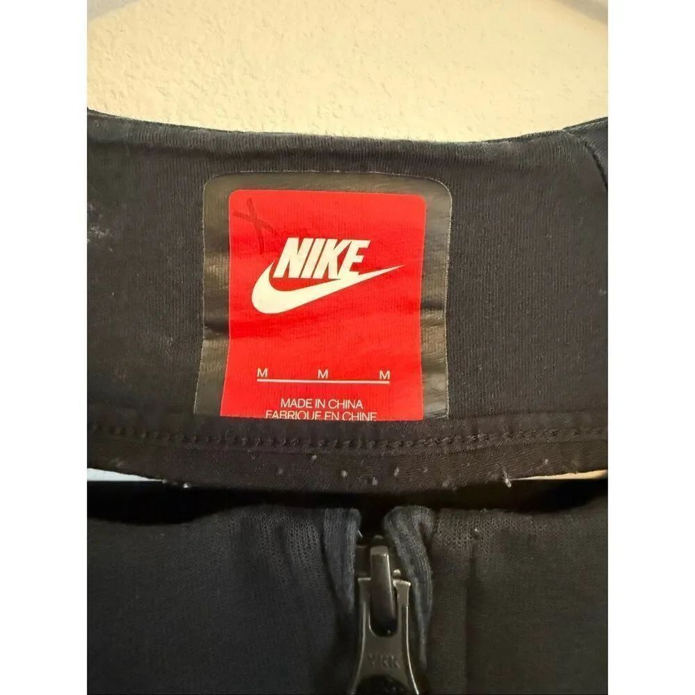 Nike Tech Fleece Jacket - Picture 4 of 4